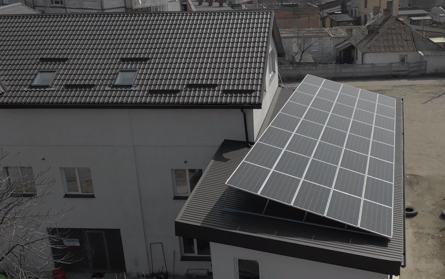 Сонячні батареї на даху